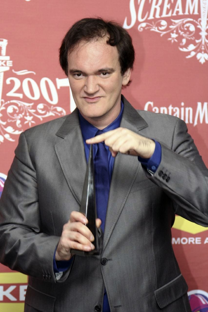 An image of Quentin Tarantino holding an award.